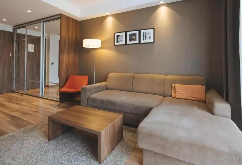 プレミアムルーム, Imola Hotel Platán