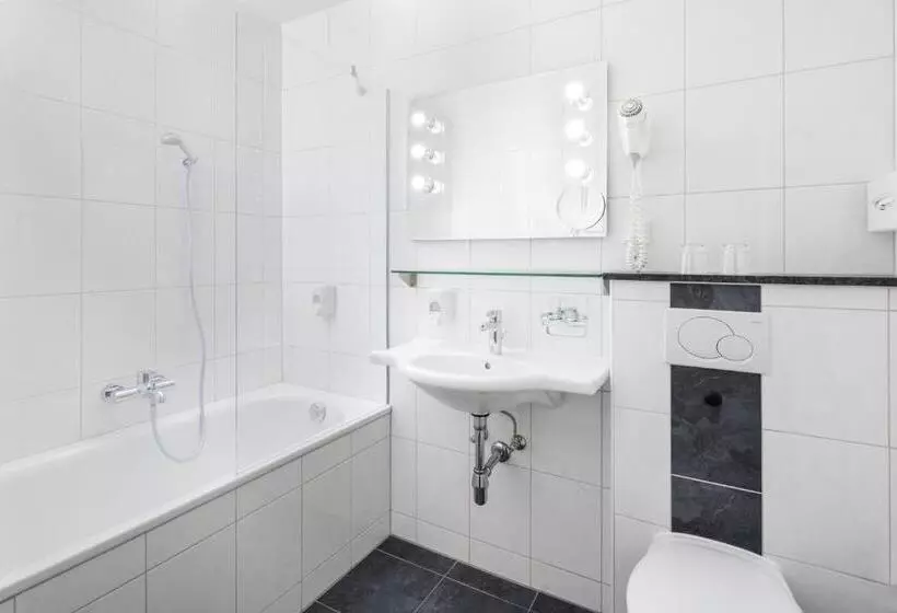Standard Neljän Hengen Huone, 4 Länder Hotel Deutschmann