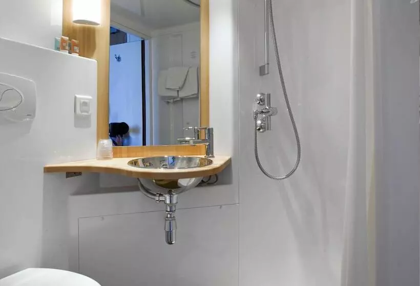 اتاق استاندارد سه نفره, Bud Gett Hostels