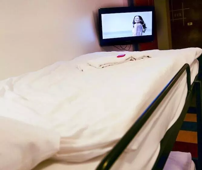 اتاق استاندارد چهار تخته, Bud Gett Hostels