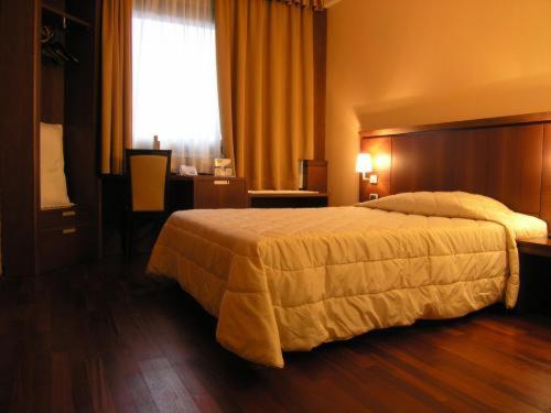 ダブルベッドのスタンダードシングルルーム, Dado Hotel International