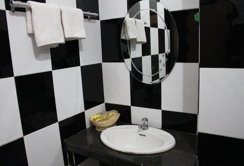 اتاق استاندارد سه نفره, Bou Savy Guesthouse