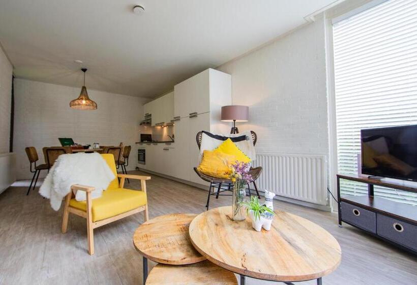 بنجلو قياسى, Buitenplaats De Bergse Bossen