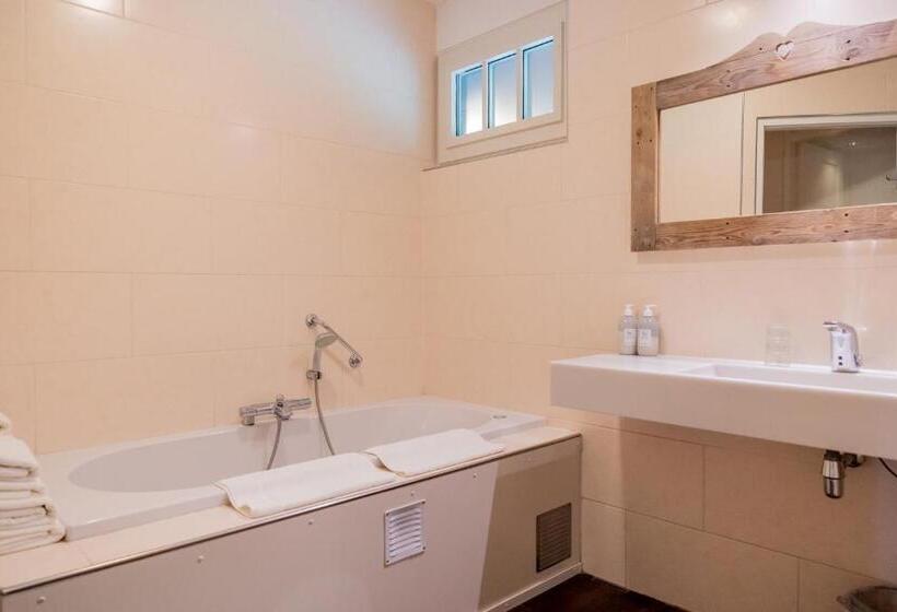 套房带园景, De Walvisvaarder