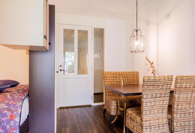 套房带园景, De Walvisvaarder