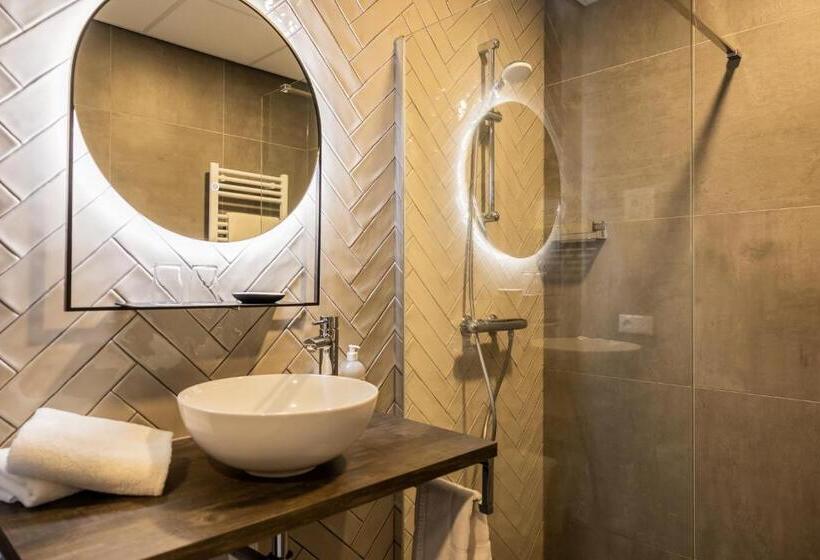 舒适型房间, De Walvisvaarder