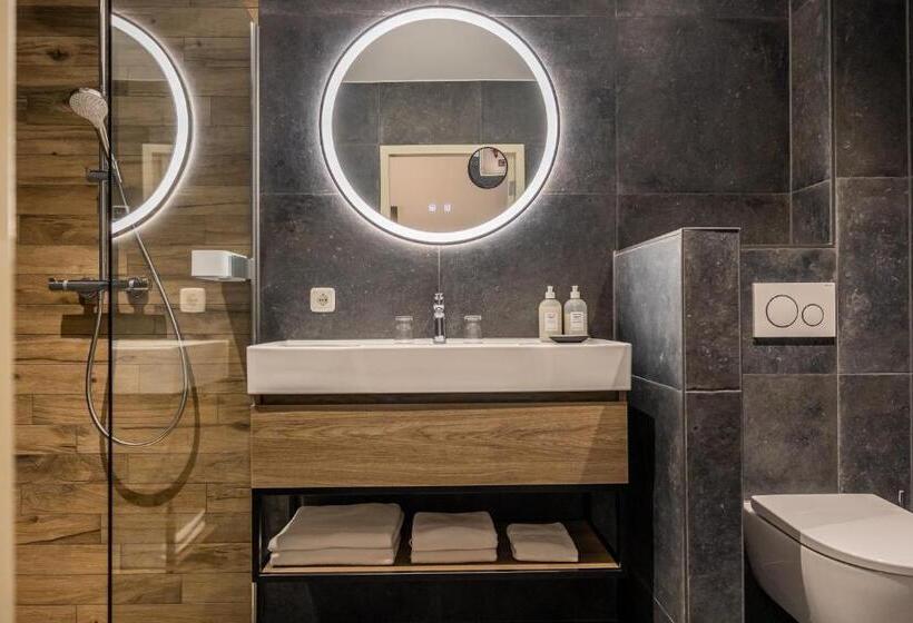 舒适型房间, De Walvisvaarder