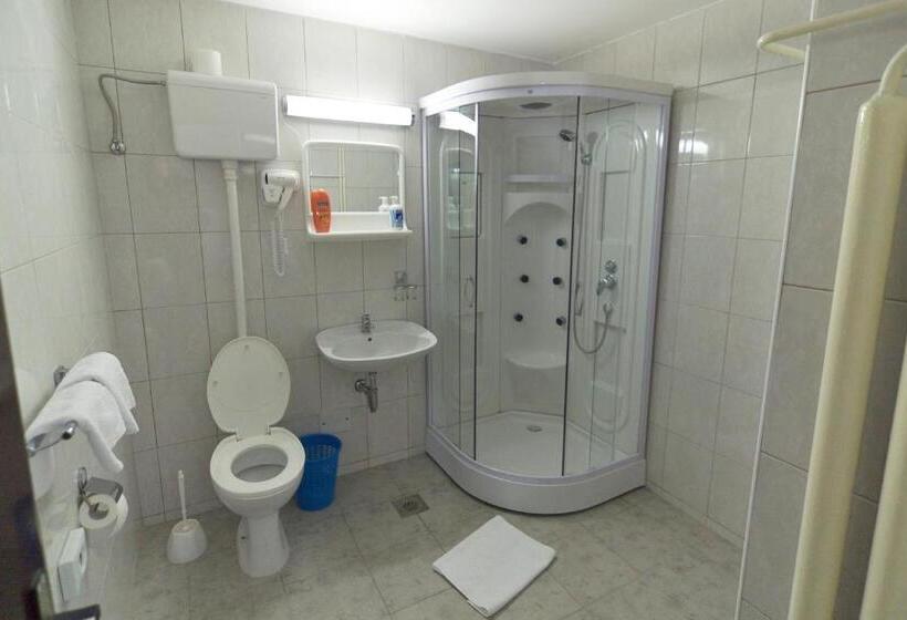 اتاق استاندارد, Komovi