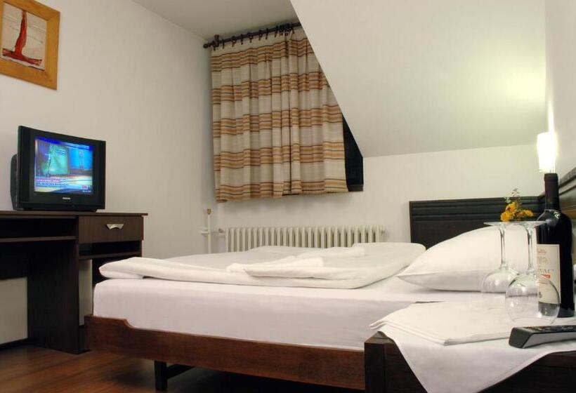 اتاق استاندارد, Komovi