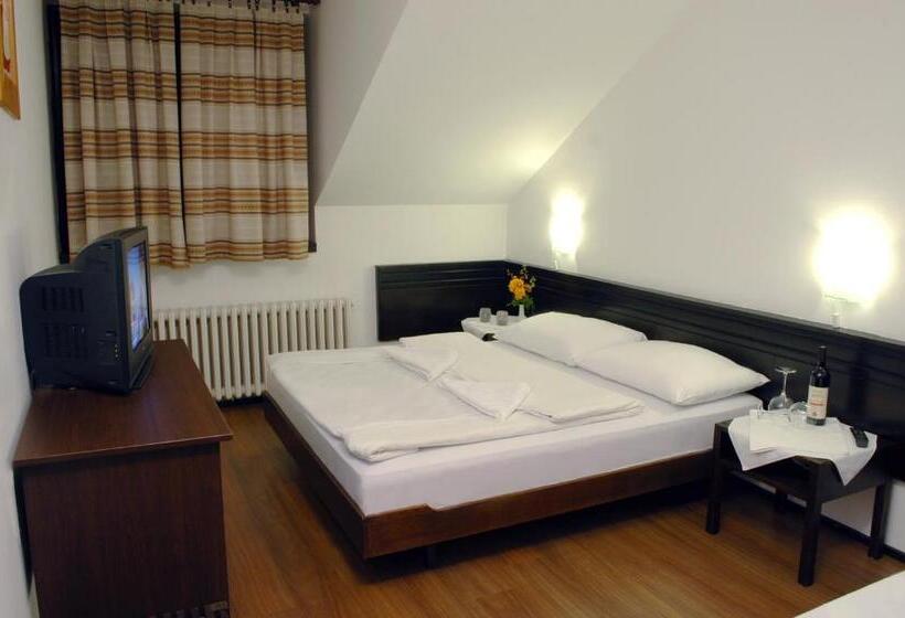 اتاق استاندارد, Komovi