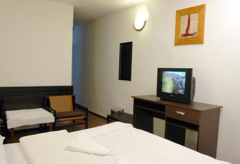 اتاق استاندارد, Komovi