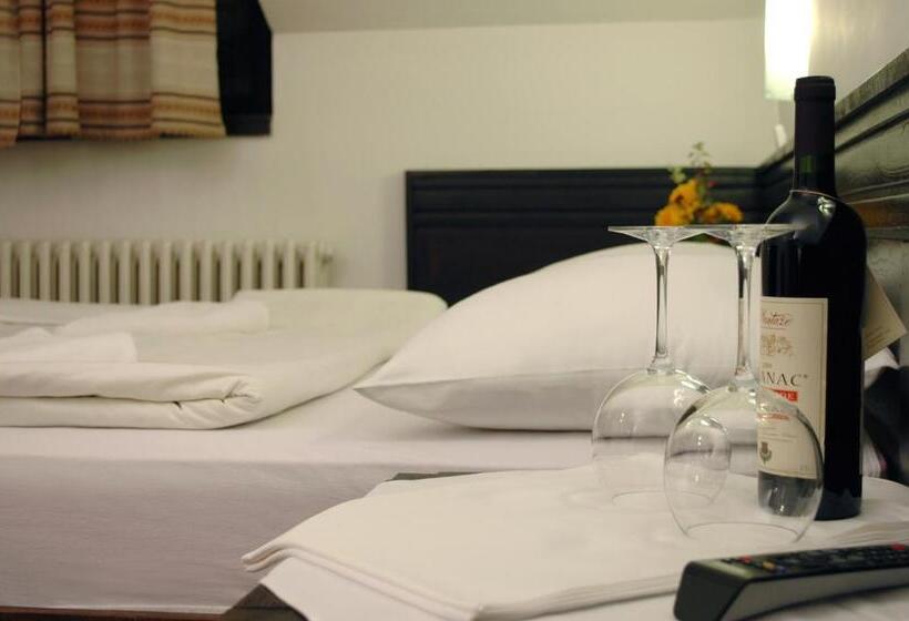 اتاق استاندارد, Komovi