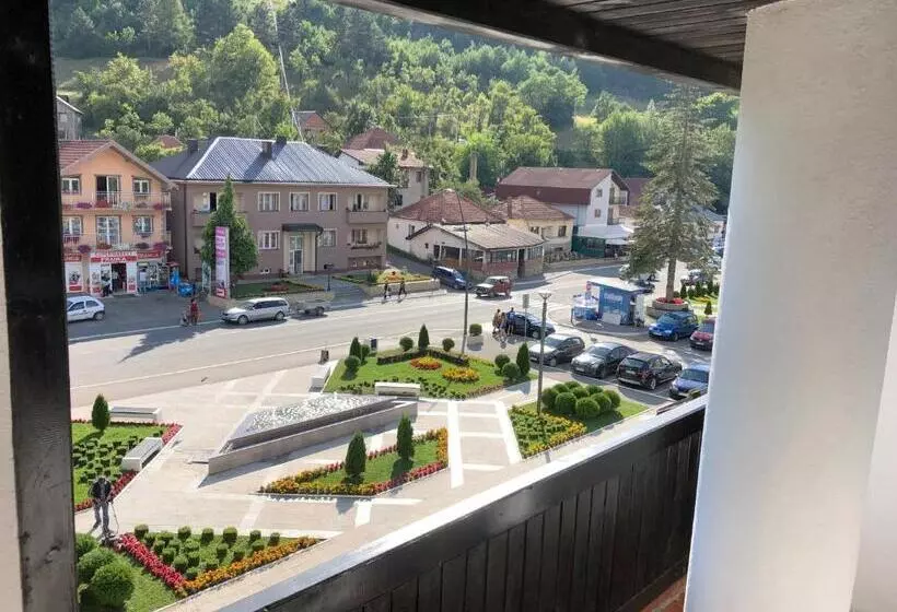 سوییت, Komovi