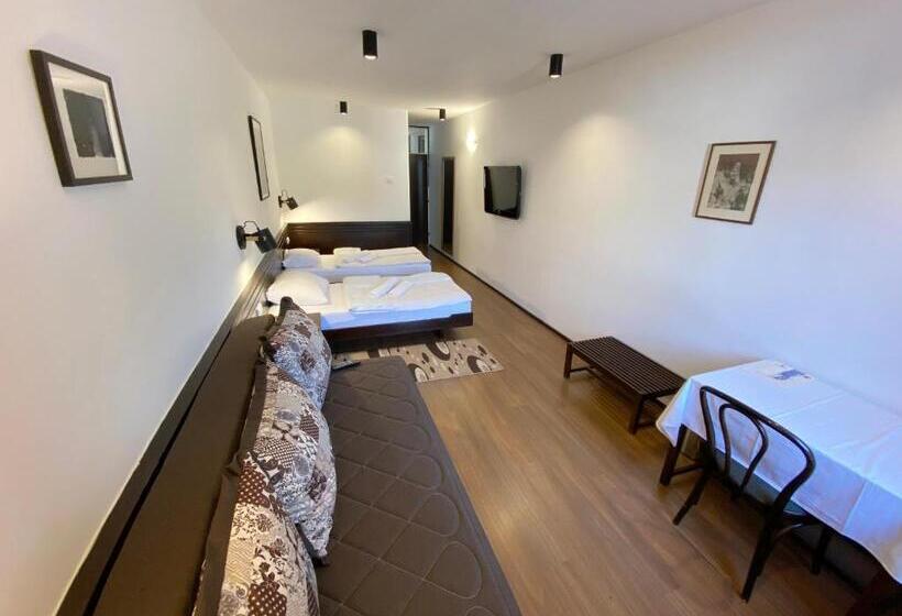 اتاق استاندارد, Komovi