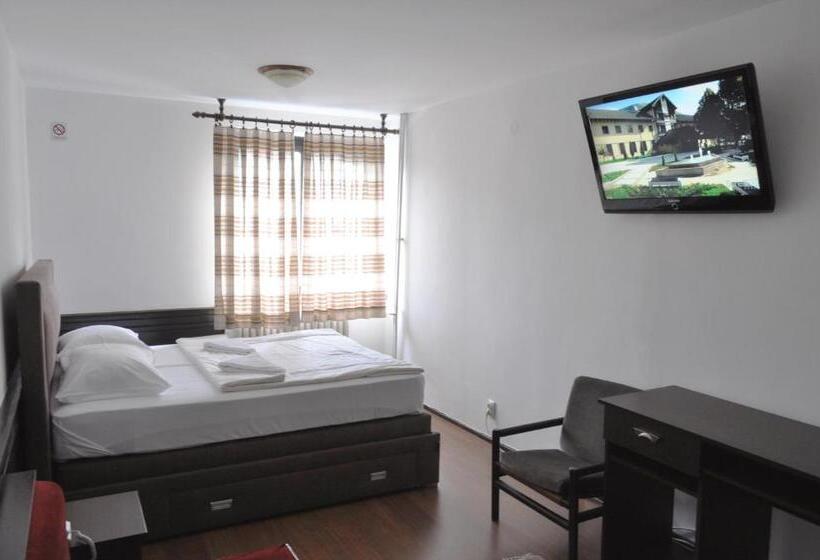 اتاق خانوادگی, Komovi