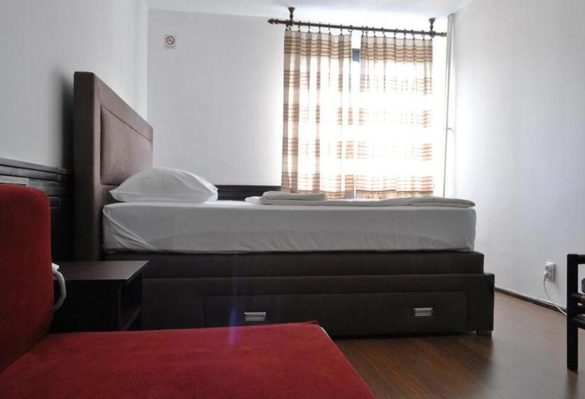 اتاق خانوادگی, Komovi