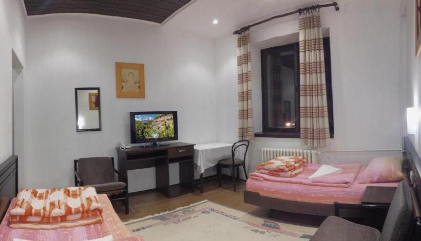 اتاق استاندارد, Komovi