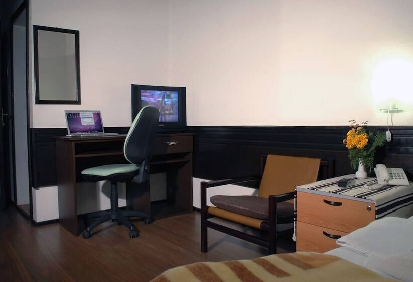 اتاق استاندارد یک نفره, Komovi