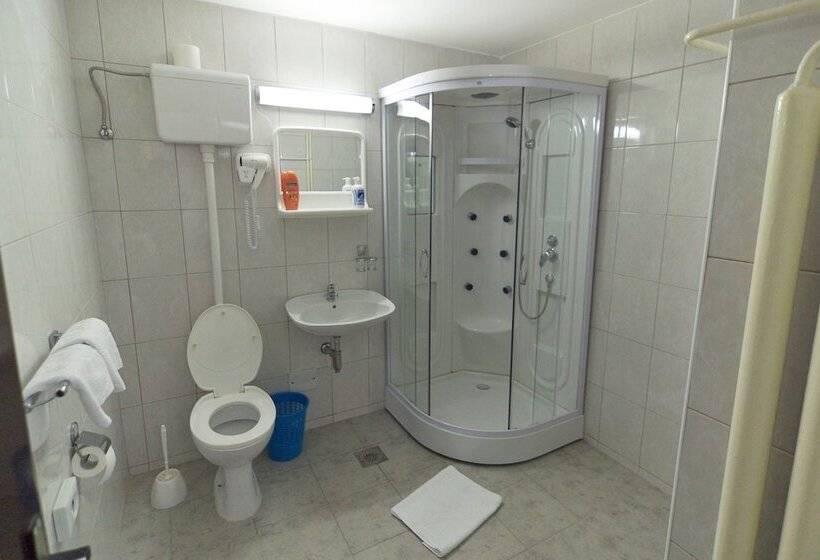 اتاق استاندارد, Komovi