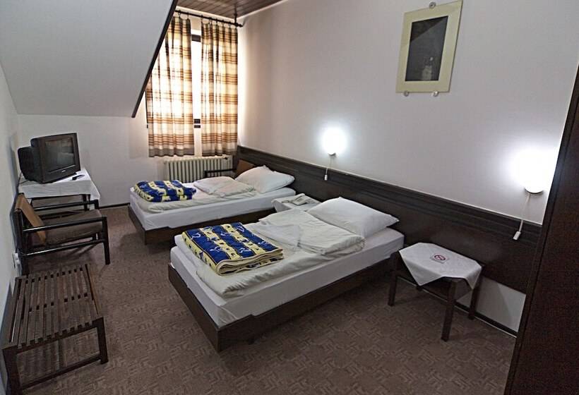 اتاق استاندارد, Komovi