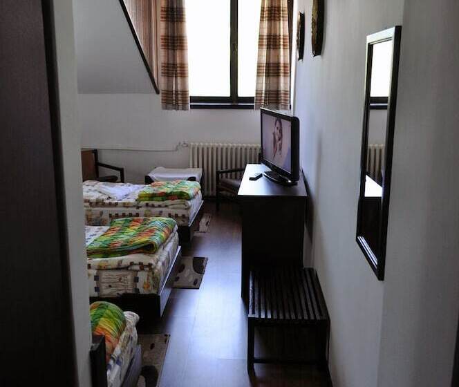 اتاق استاندارد سه نفره, Komovi