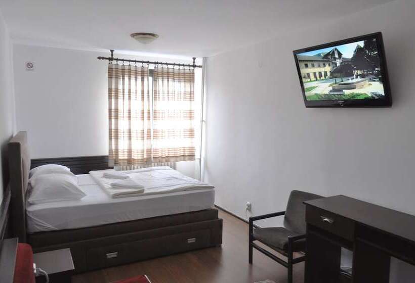 اتاق خانوادگی, Komovi