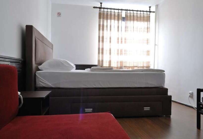 اتاق خانوادگی, Komovi