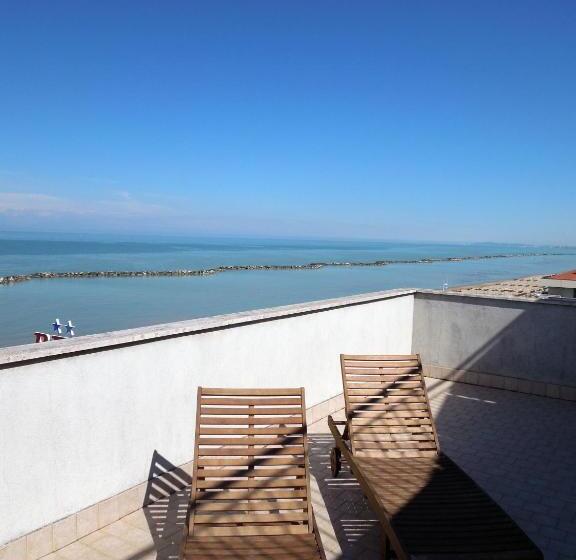 수피리어 룸, Mondial