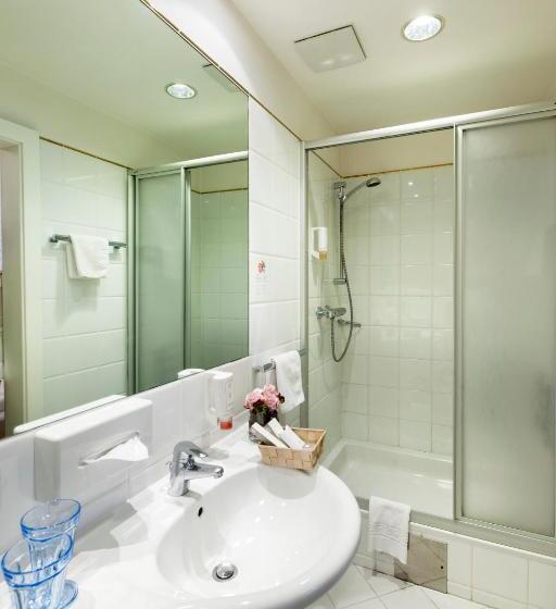 家庭间, Pertschy Palais