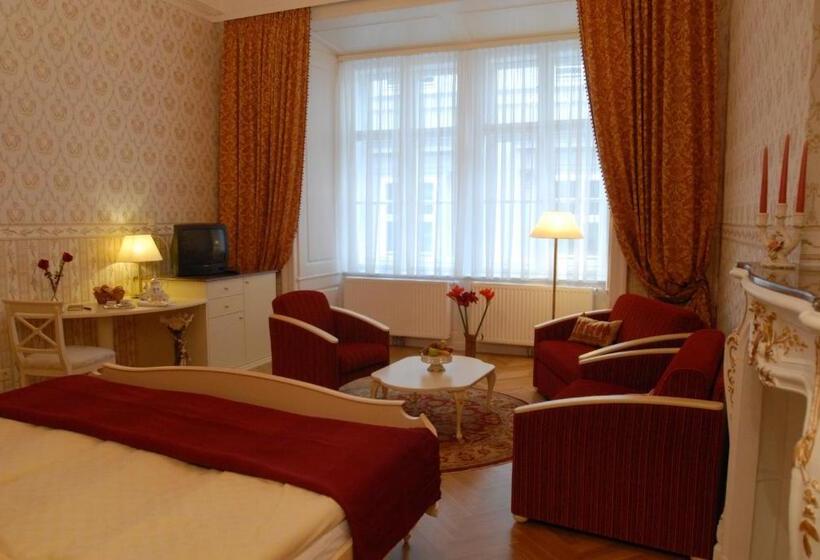 家庭间, Pertschy Palais