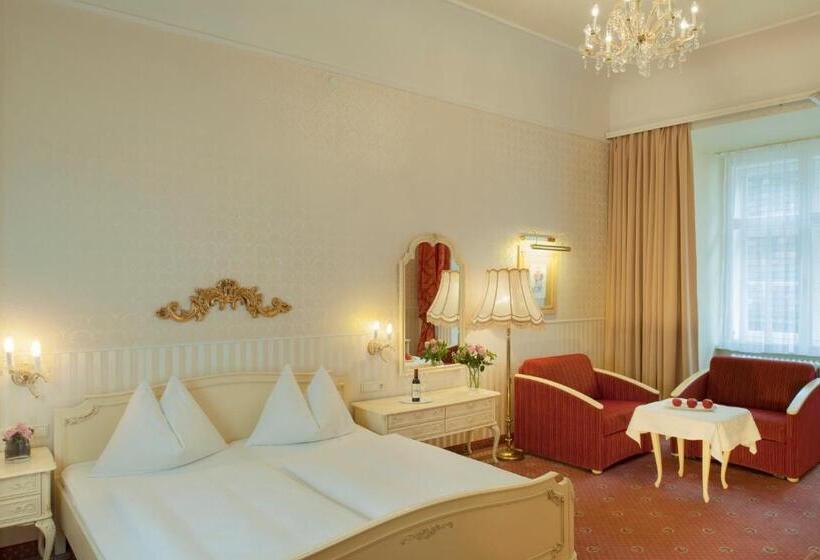 家庭间, Pertschy Palais