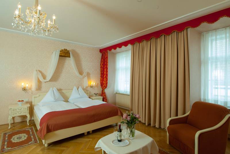 家庭间, Pertschy Palais