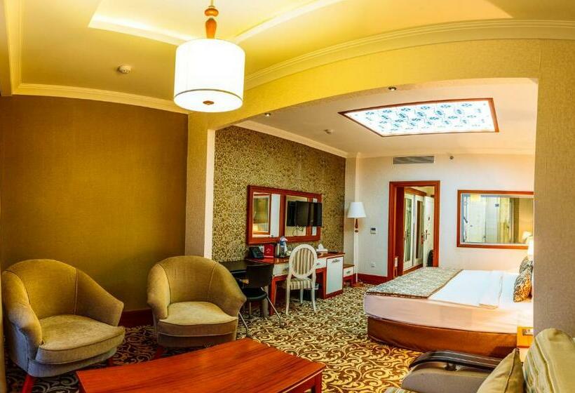 Полулюкс, Ramada By Wyndham   Sulaymaniyah Salim Street