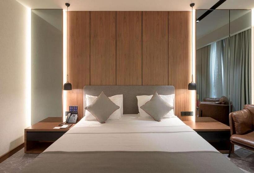 Полулюкс, Ramada By Wyndham   Sulaymaniyah Salim Street