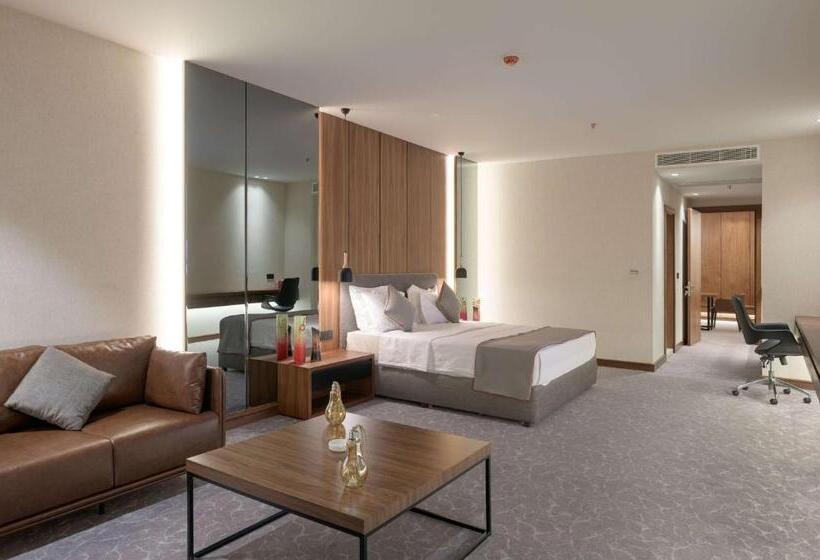 Полулюкс, Ramada By Wyndham   Sulaymaniyah Salim Street