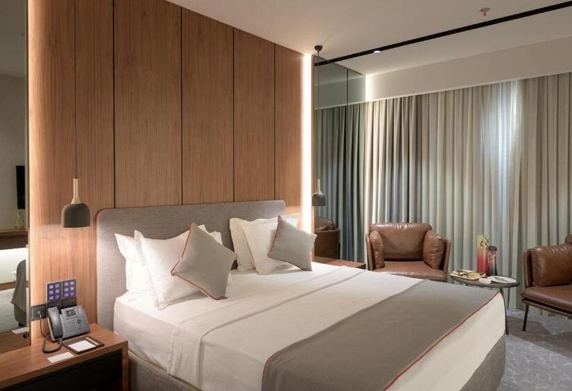 Полулюкс, Ramada By Wyndham   Sulaymaniyah Salim Street