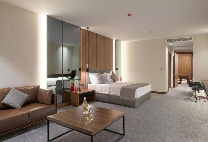 Полулюкс, Ramada By Wyndham   Sulaymaniyah Salim Street
