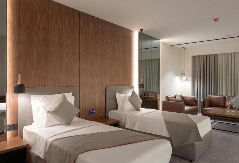 Номер Стандарт, Ramada By Wyndham   Sulaymaniyah Salim Street