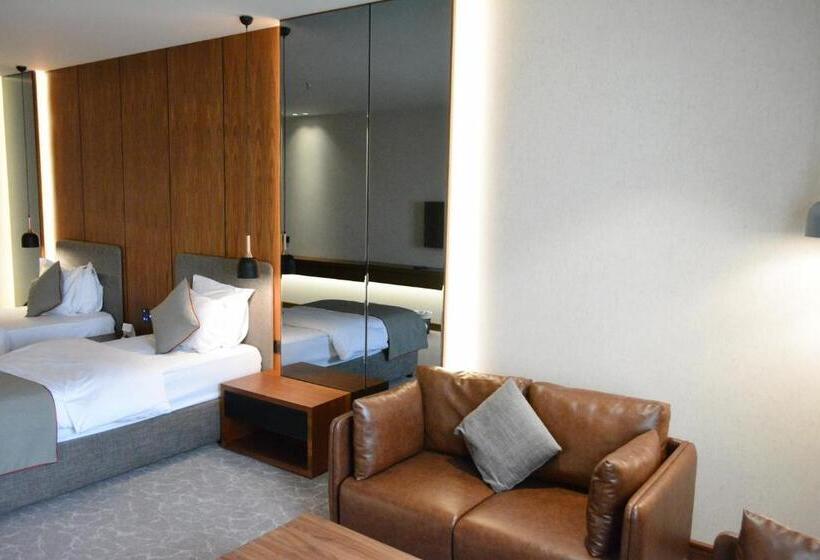 Номер Стандарт, Ramada By Wyndham   Sulaymaniyah Salim Street