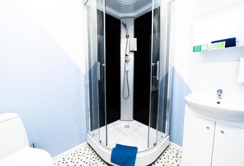 اتاق اکونومی, Sport