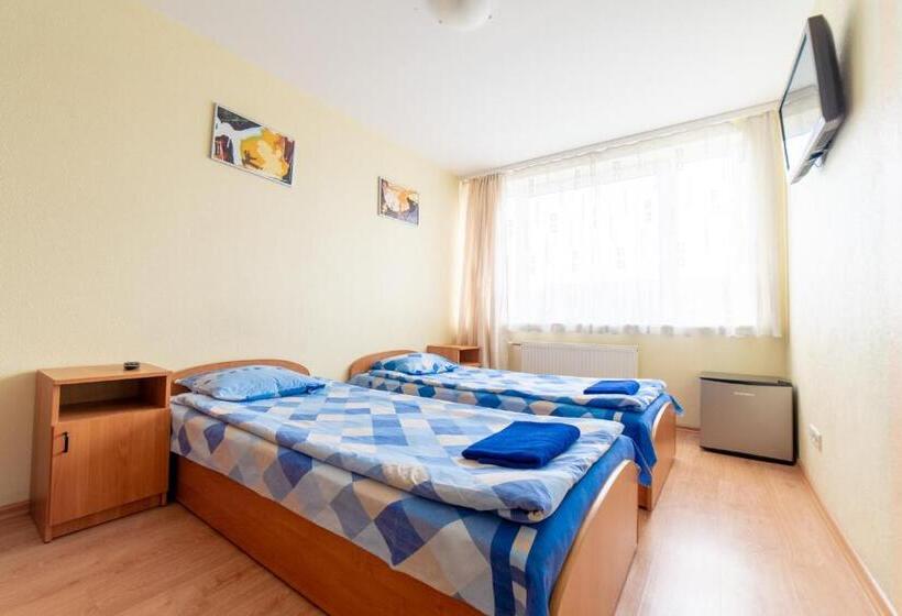 اتاق اکونومی, Sport