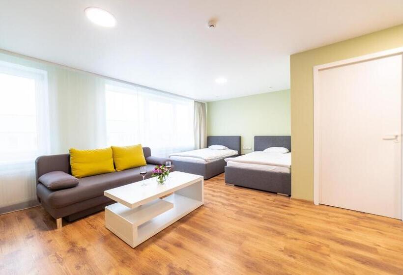 اتاق سوپریور, Sport