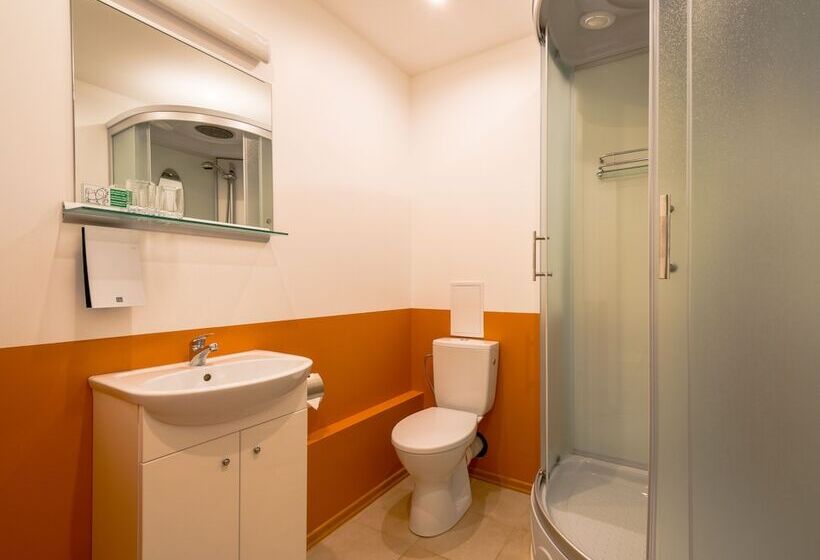 اتاق اکونومی, Sport