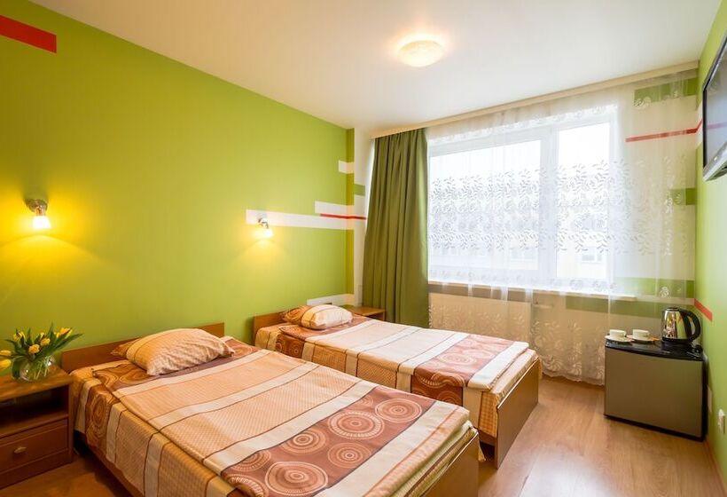 اتاق اکونومی, Sport