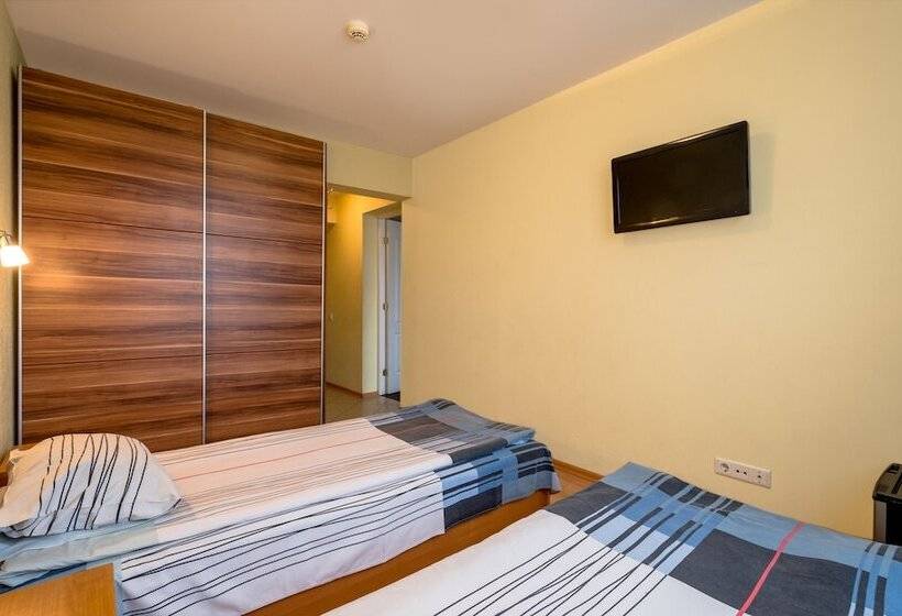 اتاق اکونومی, Sport