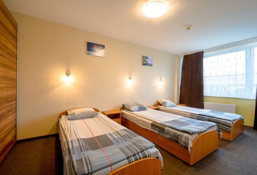 اتاق اکونومی, Sport