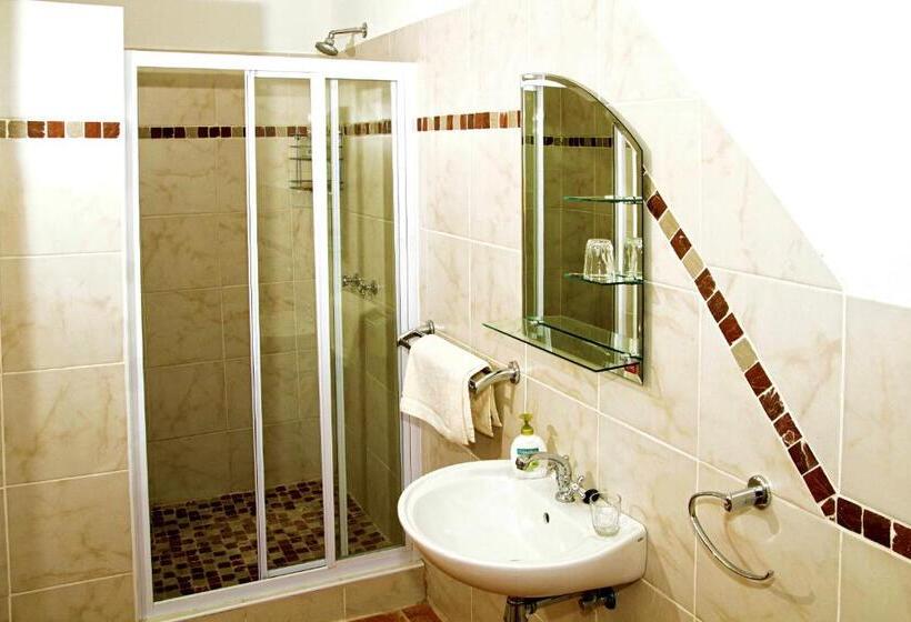 اتاق سوپریور, Uhland