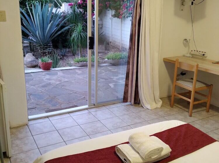 اتاق استاندارد یک نفره, Uhland