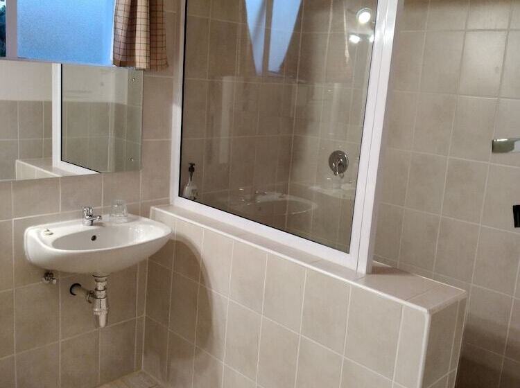 اتاق استاندارد, Uhland