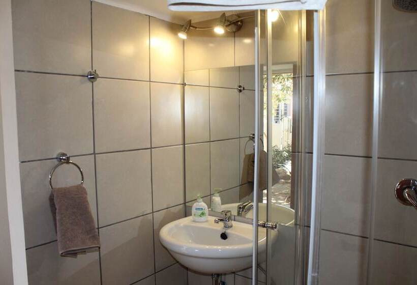 اتاق اکونومی, Uhland